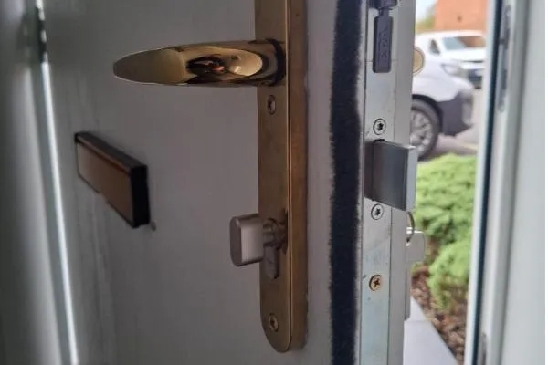 Repaired entrance door lock and handle in Irthlingborough.