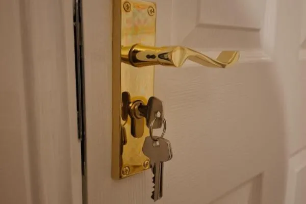 New lock and keys fitted to a white internal door in Rushden.