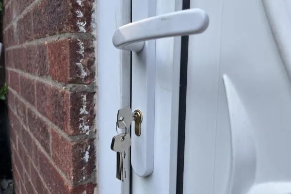 New keys fitted to a replacement lock on a uPVC front door
