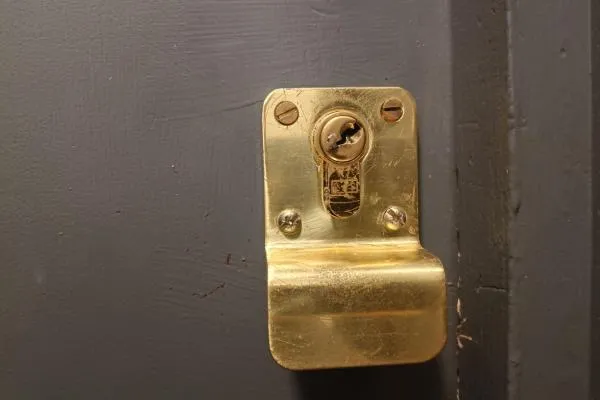 Traditional lock opened without damage during a non-destructive entry service
