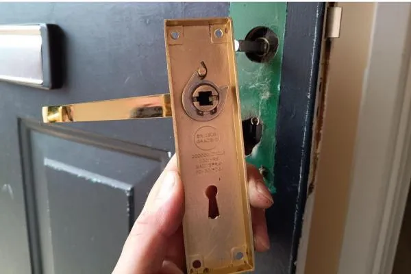 Home security assessment of a residential door lock