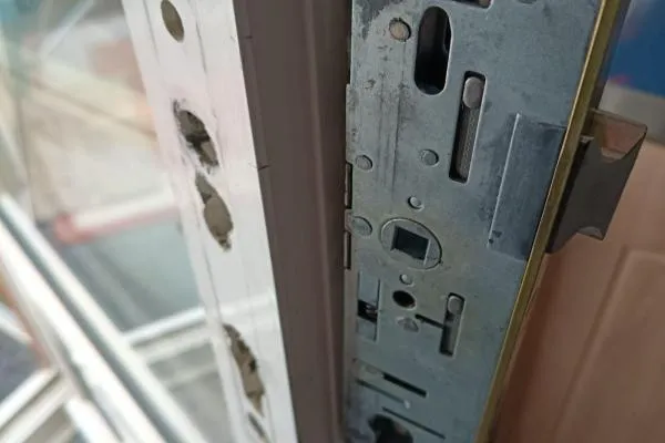 Multipoint locking mechanism repair in Stanwick