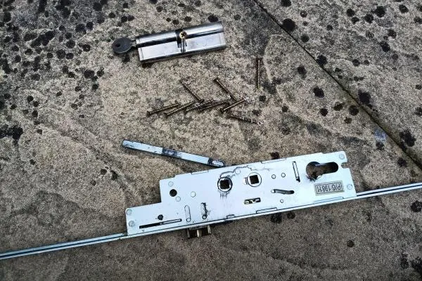 Multipoint locking mechanism repair in Ringstead