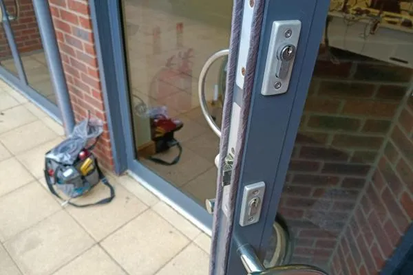 Aluminium door repair